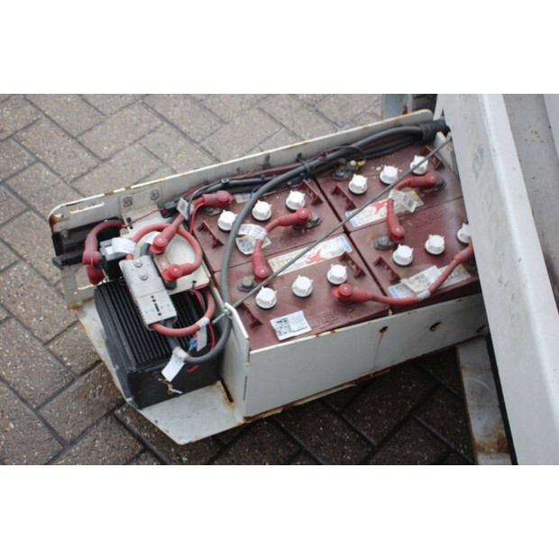 2013 جيني GS-1932-45577923