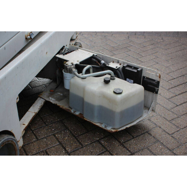 2013 جيني GS-1932-45577926