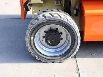 2010-jlg-4069le-1425037-45578441