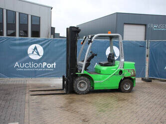 Image de ENGINS DE LEVAGE 2015 Cesab M325D À vendre à Belgique