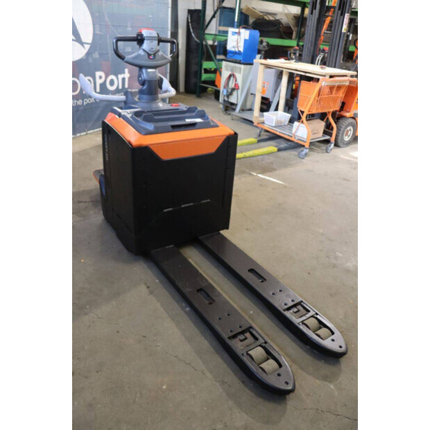 2019 Toyota LPE250-45580056