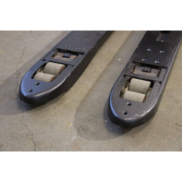 2019 Toyota LPE250-45580061