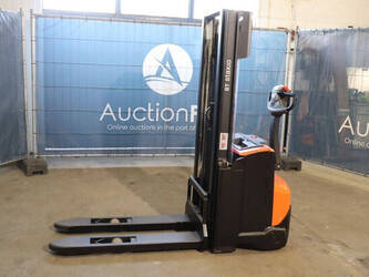 صورة ل مناولة العتاد 2018 تويوتا SWE 120