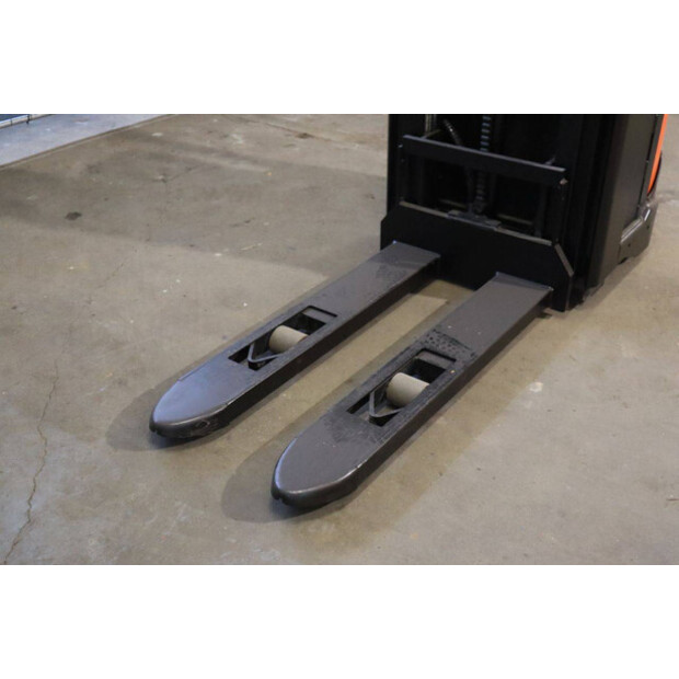 2018 Toyota SWE 120-45580171