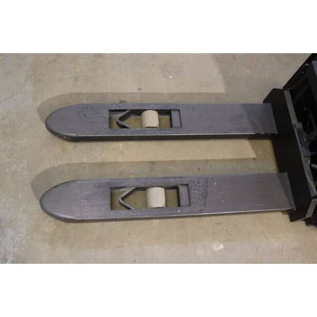 2018 Toyota SWE 120-45580172