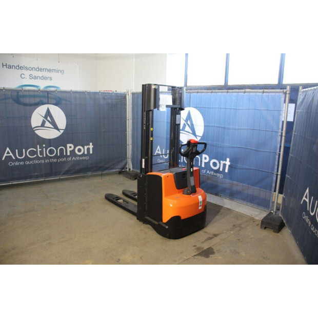 2017 Toyota SWE140L-45580343