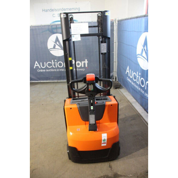 2017 Toyota SWE140L-45580344