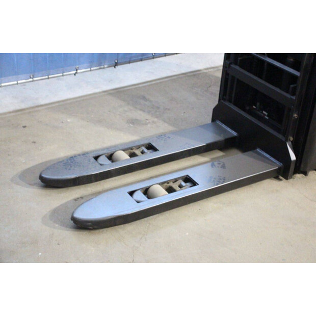 2017 Toyota SWE140L-45580348