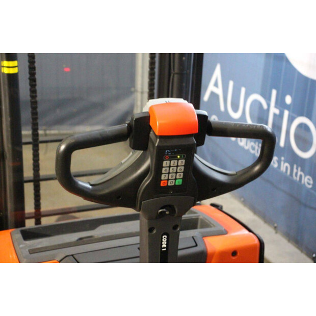 2017 Toyota SWE140L-45580351