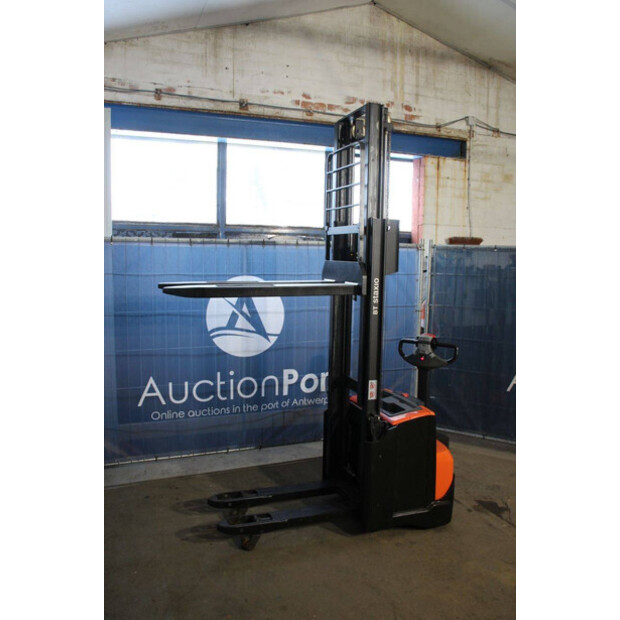 2017 Toyota SWE140L-45580355