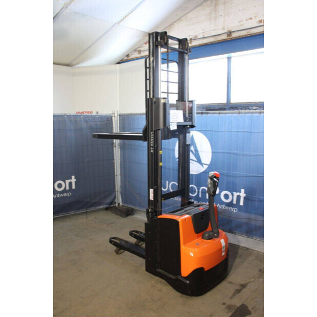 2017 Toyota SWE140L-45580357