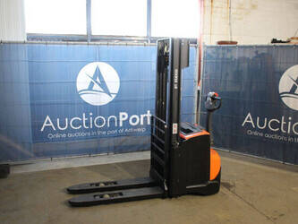 صورة ل رافع منصات للمشاة 2017 تويوتا SWE140L للبيع في فرنسا