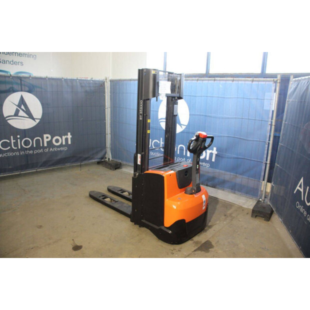 2017 Toyota SWE140L-45580433