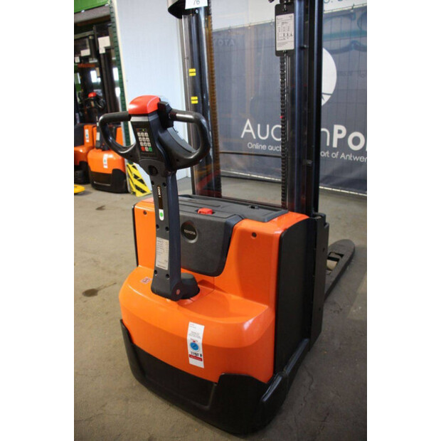 2017 Toyota SWE140L-45580435