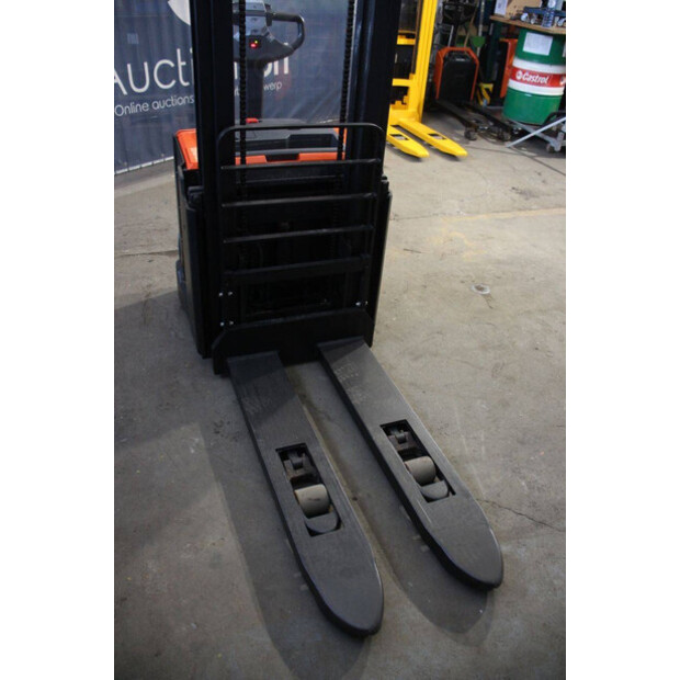 2017 Toyota SWE140L-45580436