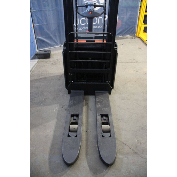 2017 Toyota SWE140L-45580437