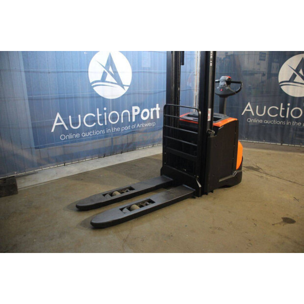 2017 Toyota SWE140L-45580438