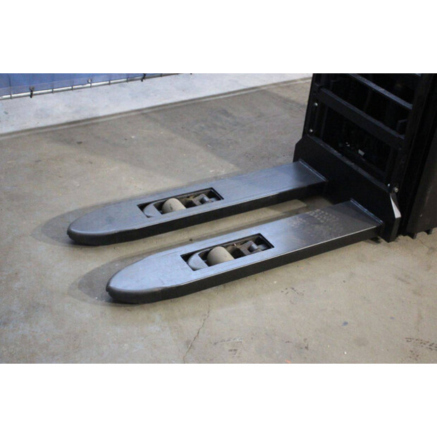 2017 Toyota SWE140L-45580439