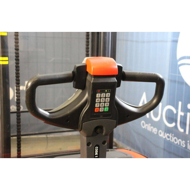 2017 Toyota SWE140L-45580444