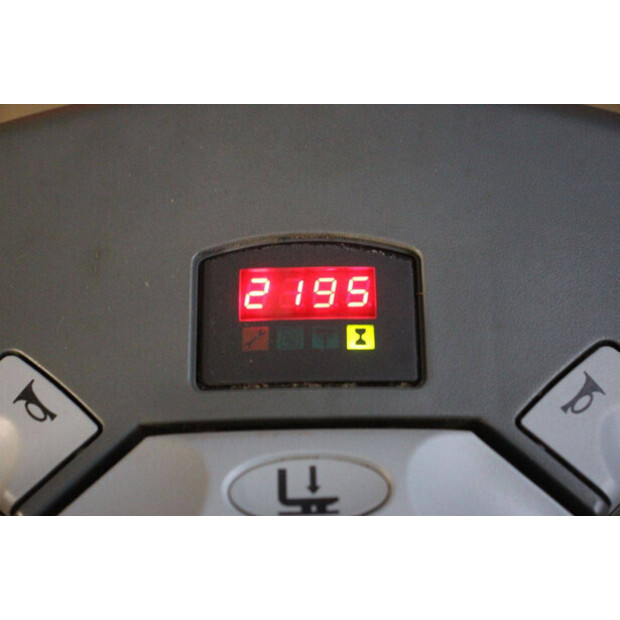 2017 Toyota SWE140L-45580448