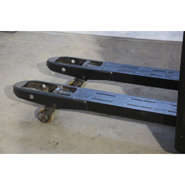 2017 Toyota SWE140L-45580449