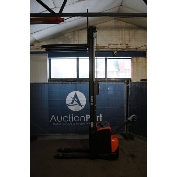 2017 Toyota SWE140L-45580451