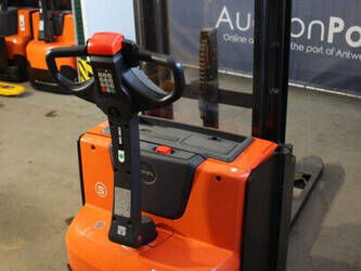 2018-toyota-swe120-1425101-45580486