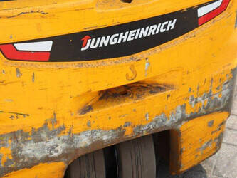 2016-jungheinrich-efg215-1425131-45581476