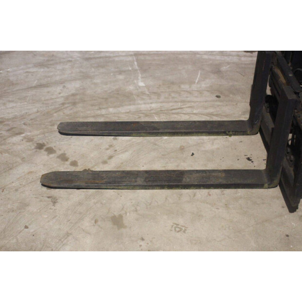 2017 يال GLP25VX-45581572