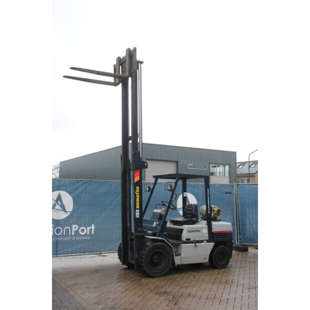 1990 كوماتسو FG 30-11-45581806