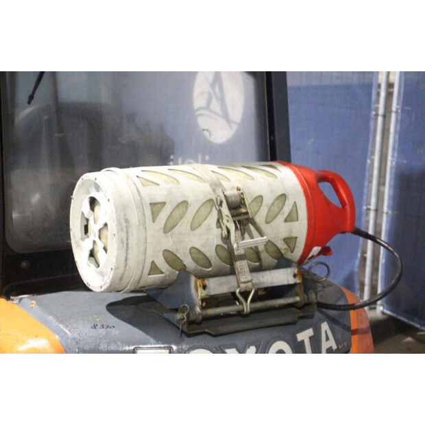 2008 تويوتا 02-8FGF25-45581826