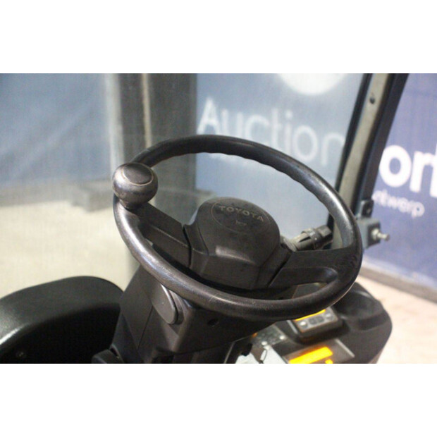 2008 تويوتا 02-8FGF25-45581833