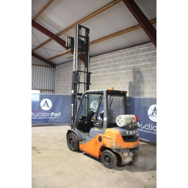 2008 تويوتا 02-8FGF25-45581839