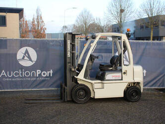 صورة ل رافعات شوكية 2014 نيسان Y1D2A25Q