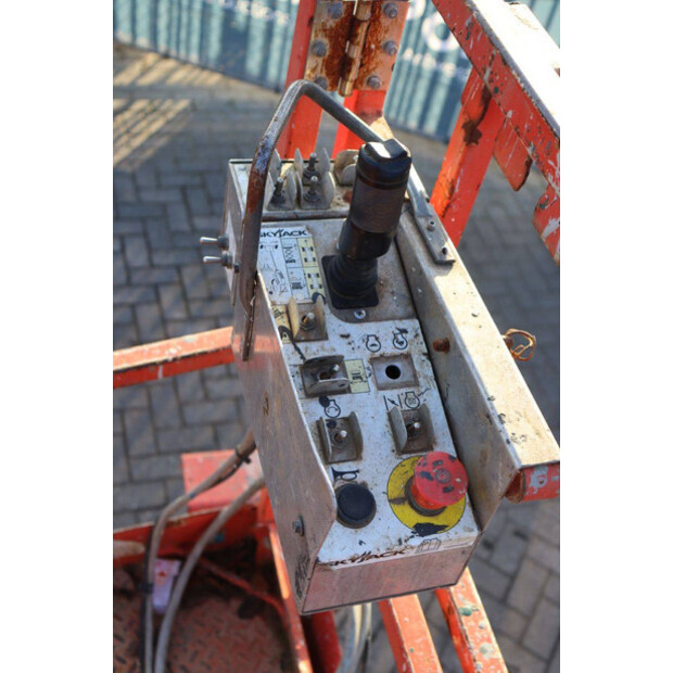 2014 SkyJack SJ6826RT-45583716