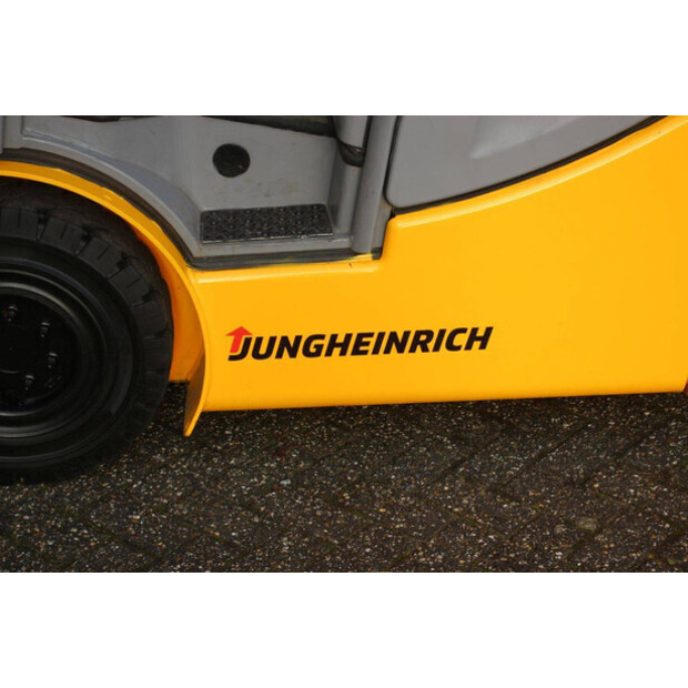 2019 Jungheinrich TFG320S-45583911