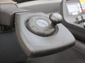 2017-toyota-rre180-1425216-45584089