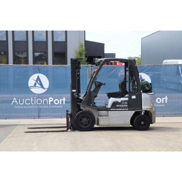 2005 نيسان UD02A25PQ-45584093