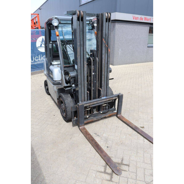 2005 نيسان UD02A25PQ-45584099