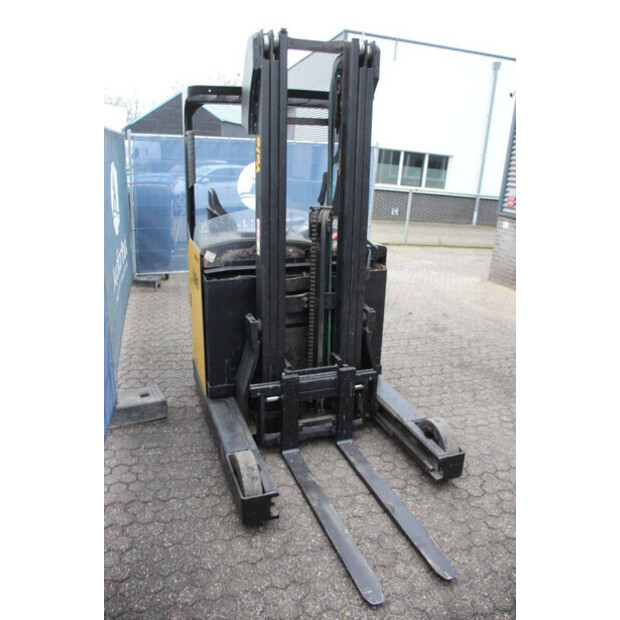 2007 يال MR16-45584213