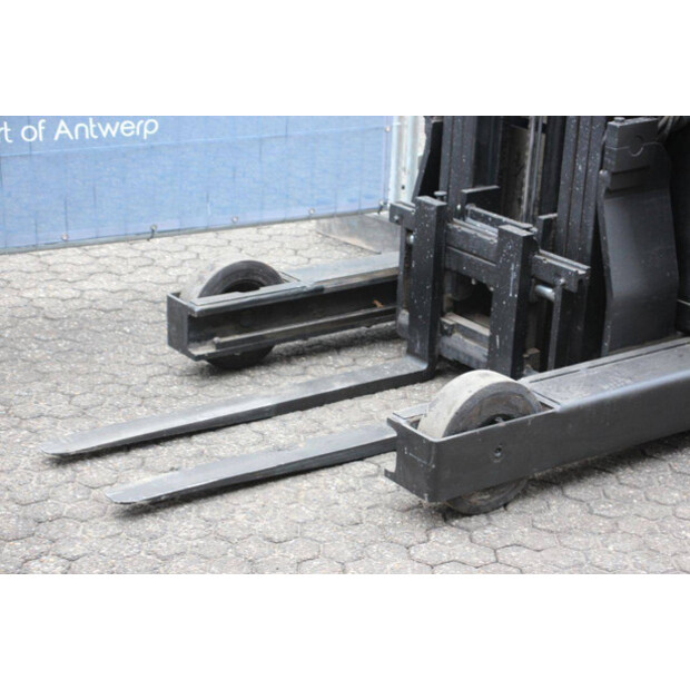 2007 يال MR16-45584216