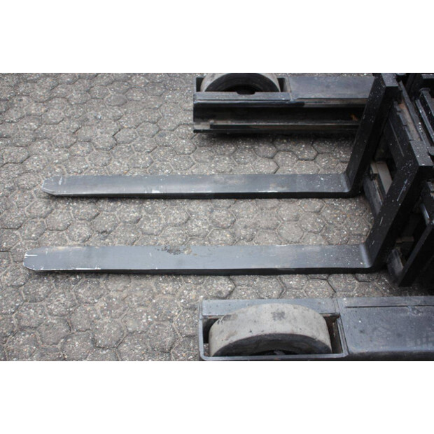 2007 يال MR16-45584218