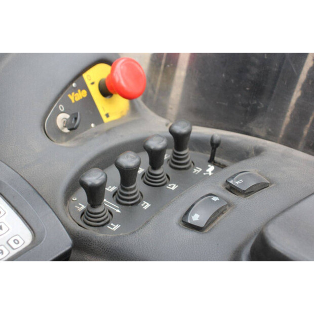 2007 يال MR16-45584224