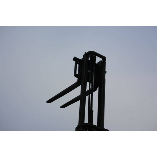 2007 يال MR16-45584230