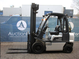 صورة ل رافعات شوكية نيسان 25