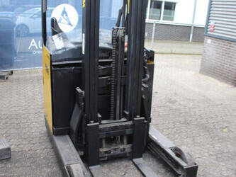 2009-yale-mr16-1425228-45584404