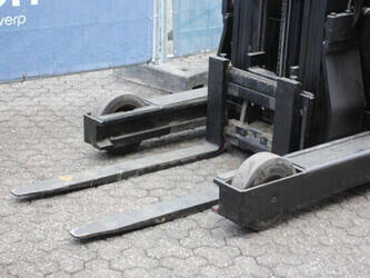 2009-yale-mr16-1425228-45584407