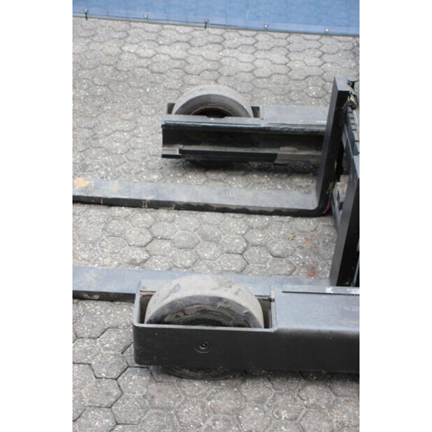 2009 Yale MR16-45584409