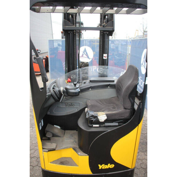 2009 Yale MR16-45584410