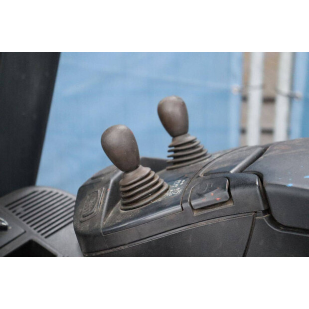 2015 ليندي E16P-02-45584493